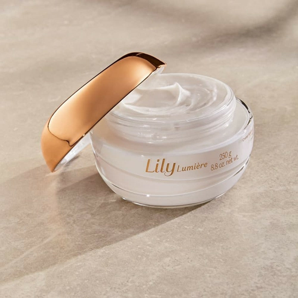 CREME ACETINADO HIDRATANTE DESODORANTE CORPORAL LILY LUMIÈRE 250G